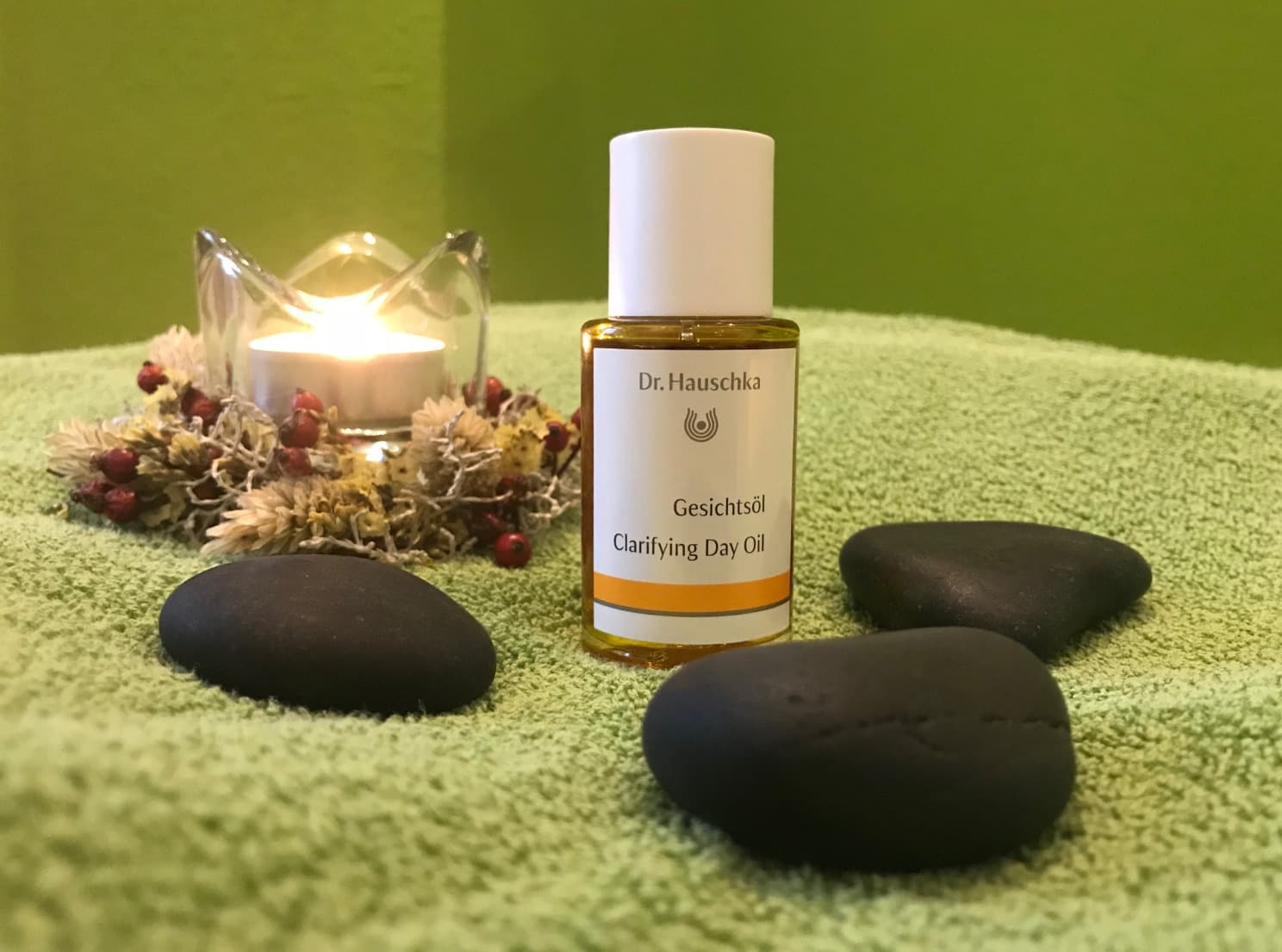 Wärmende Hot Stone-Entspannungsbehandlung im November